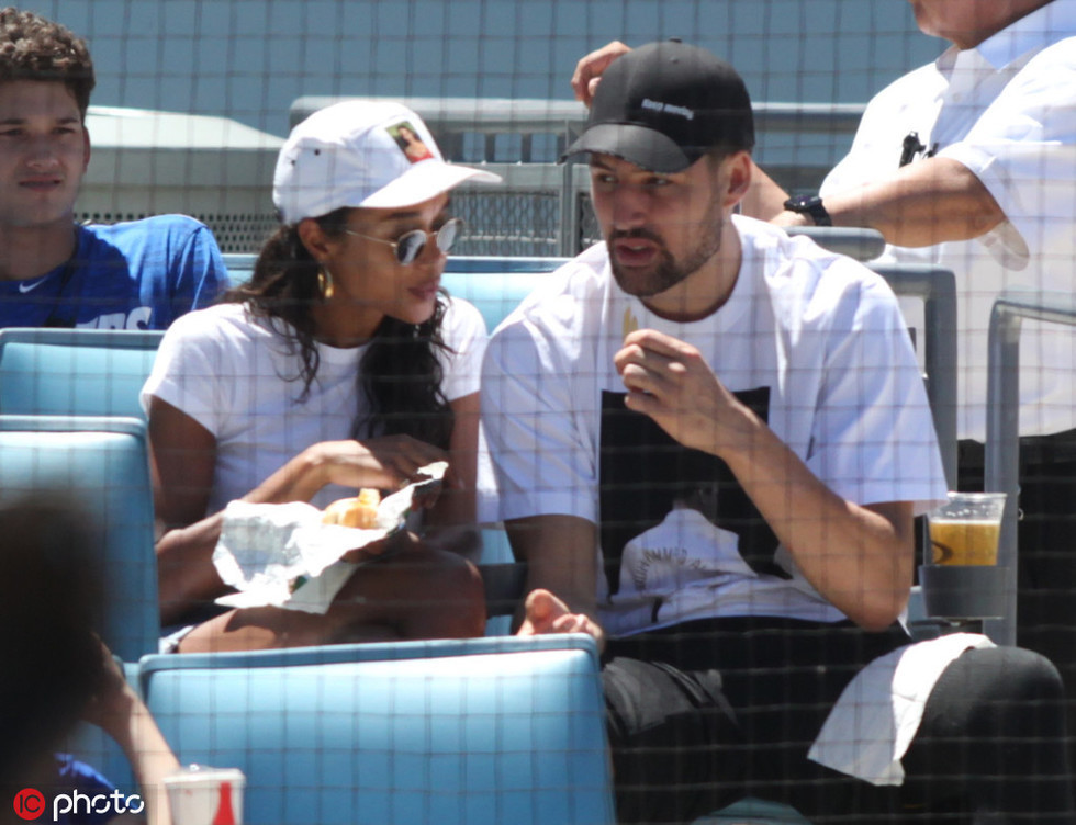 广州男篮末节绝杀辽宁豪取连胜（广州男篮末节压哨击败辽宁，收获连胜）