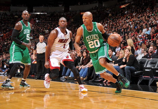 里程碑，国安后卫何宇鹏已在中超出战100场（国安后卫何宇鹏达成中超百场里程碑）