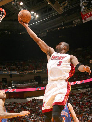 欧冠半场：阿纳别科夫屡送神扑，凯拉特0-0奥林匹亚科斯（欧冠半场：阿纳别科夫高接低挡，凯拉特与奥林匹亚科斯互交白卷）