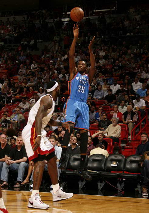 华夏幸福旧将许小龙：李铁指导业务能力很强，带队特别细致（华夏幸福旧将许小龙称赞李铁：业务能力出众，执教细致入微）