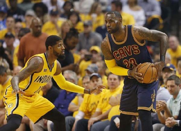 追上咱们盐城的足球巨星了，蒯纪闻还有苏超的队员们（与盐城足球巨星齐名，蒯纪闻联袂苏超队员）