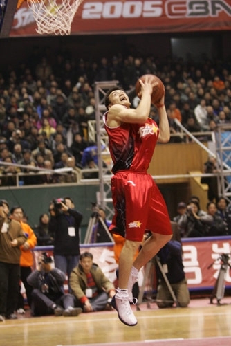 亚特兰大2比1逆转切尔西，德凯特拉雷制胜（德凯特拉雷绝杀，亚特兰大2-1逆转切尔西）