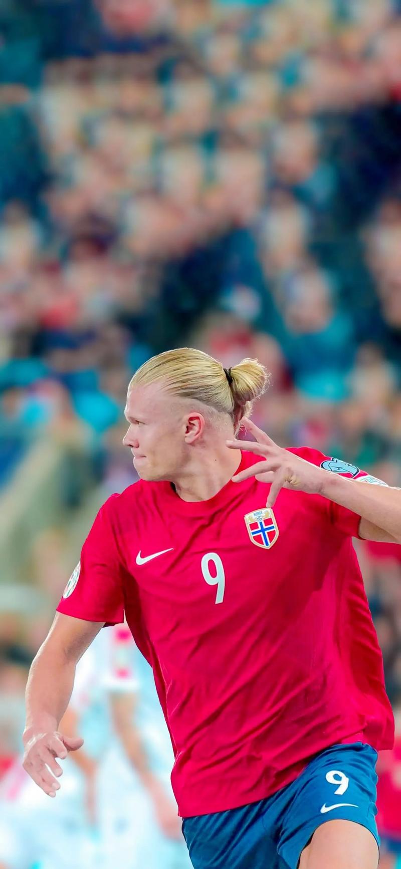 花絮！约基奇调侃签名鞋代差，戈登第六代战靴赠球迷（场边趣事：约基奇笑谈签名鞋“代差”，戈登赠送第六代战靴给球迷）