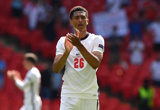 巴萨官方：邦马蒂已完成左腓骨骨折手术，预计恢复期为5个月（巴萨官宣邦马蒂左腓骨骨折接受手术，预计伤缺5个月）