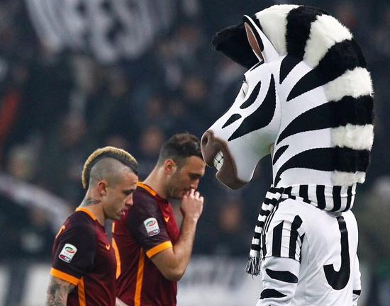 米切尔&莫布利首节合砍26分，其他队友合计只得7分（米切尔与莫布利首节联手轰下26分，其余队友仅拿7分）