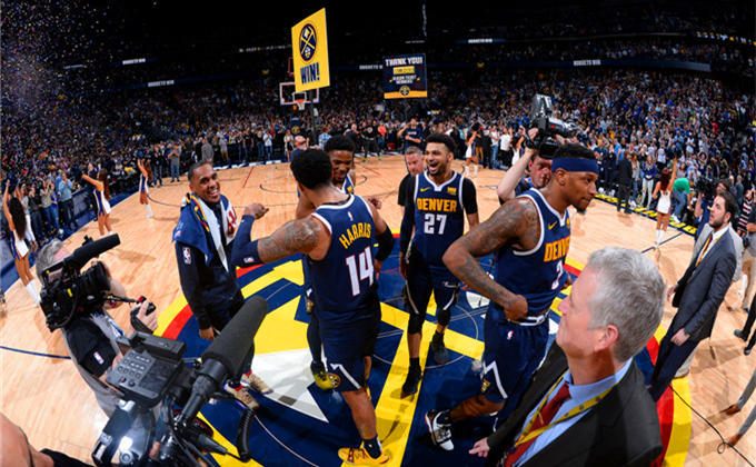 世体：巴萨正等待重返诺坎普的批文，若本周不行则需等到月底（世体：巴萨等待重回诺坎普批复，本周无果将延至月底）