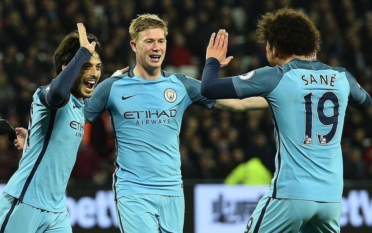 王刚随北京国安六年后终夺足协杯冠军，球迷泪洒现场（六年磨一剑，王刚随国安圆足协杯冠军梦，球迷现场落泪）