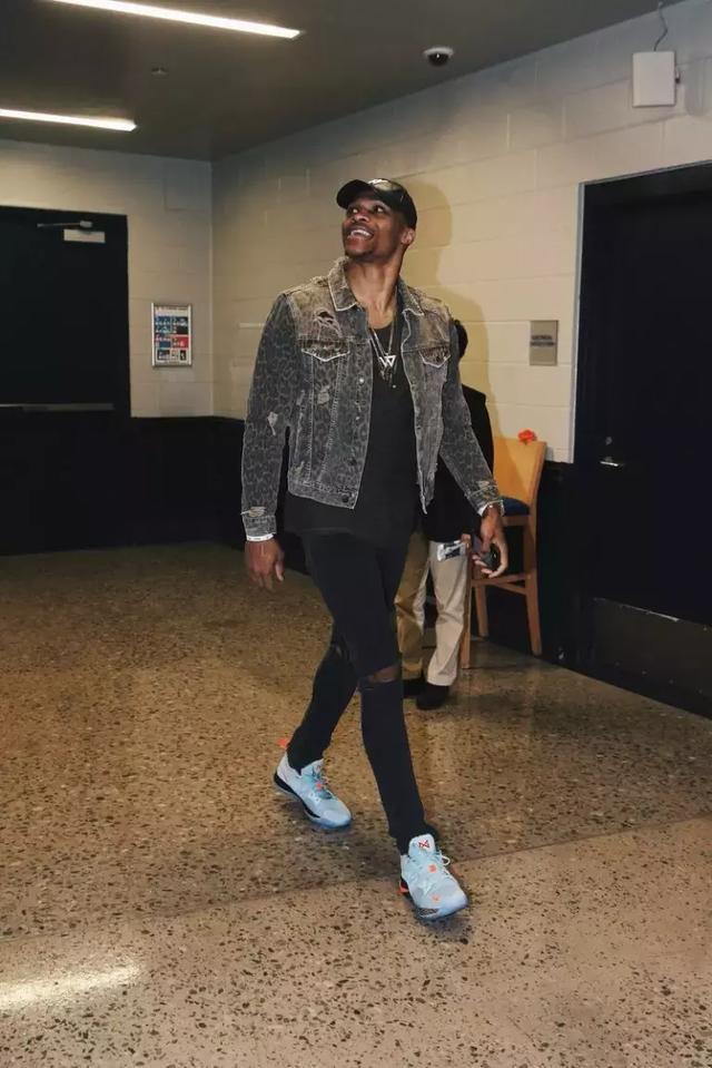 反转！皇马求齐达内救火至赛季末？传奇帅位悬念藏双重博弈（剧情反转？皇马欲请齐达内季末前火线回归，传奇帅位悬而未决暗藏双重博弈）