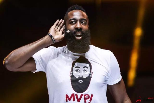 米体：意甲启用高可见度足球，荧光橙配色以往仅用于极端天气（米体：意甲改用高可视度用球，荧光橙此前仅限极端天气）