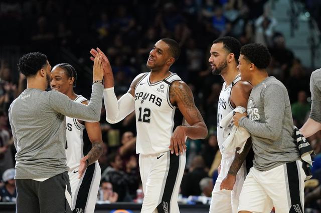 意甲保级生死冲！萨索洛主场剿杀19名紫百合，贝拉尔迪复出即王炸（意甲保级生死战！萨索洛主场狙击紫百合，贝拉尔迪伤愈复出即王炸）